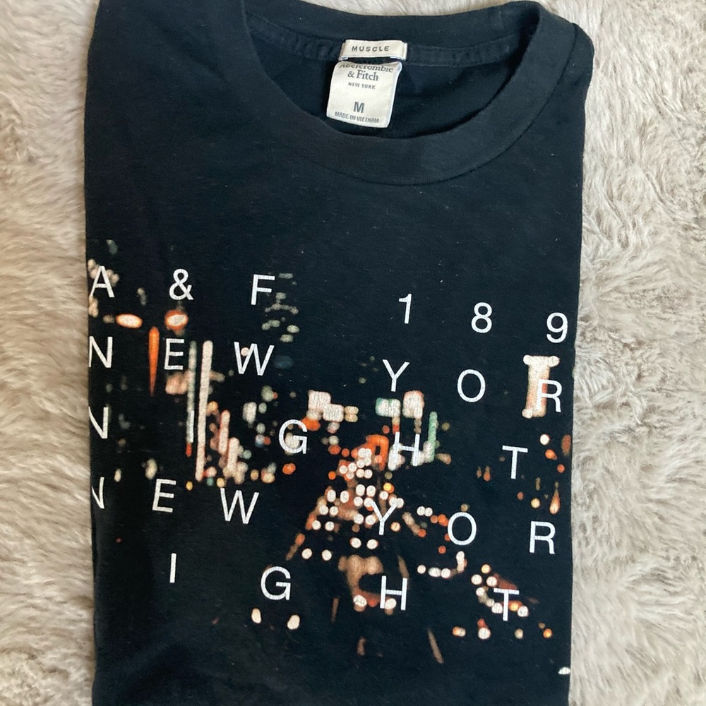 Men’s med graphic tee good condition